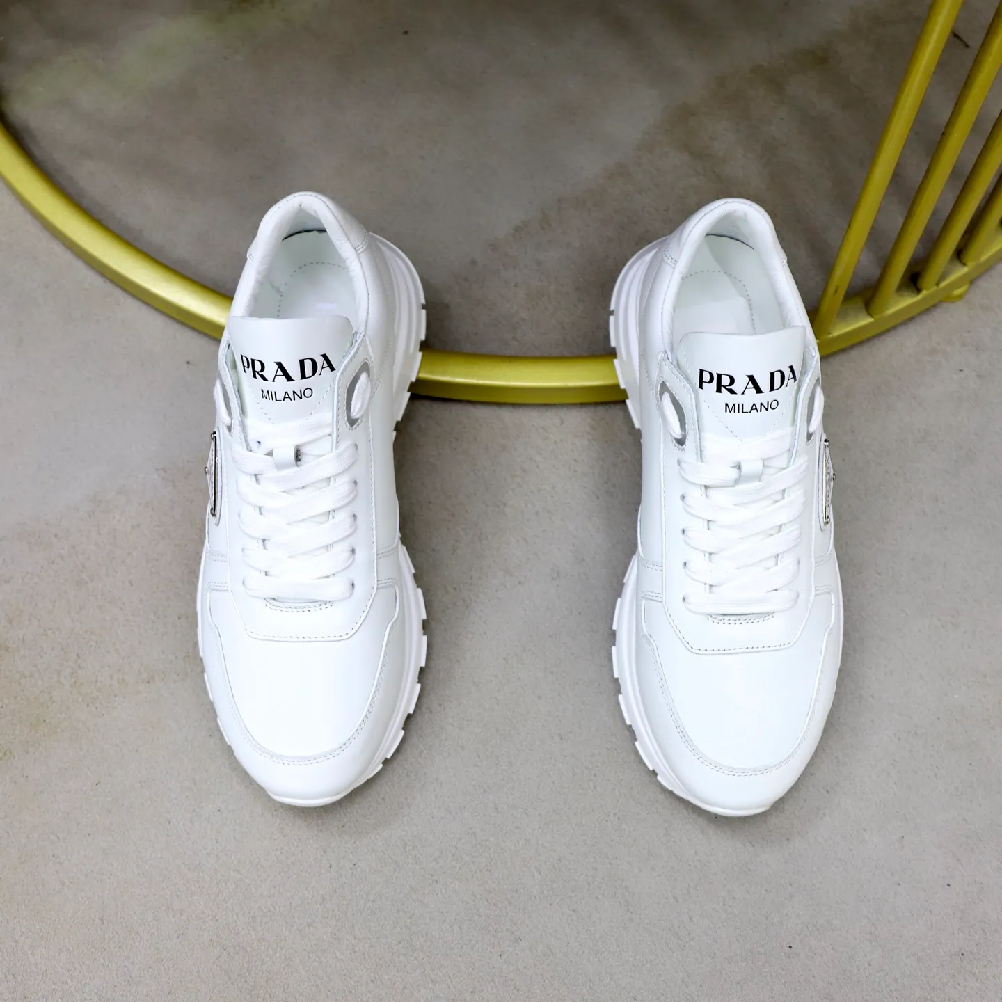 Factory price: 600💰Top original order Brand: PRADA (Prada) Standard code: Men's size 38/44 (45 can be customized) Grade: Same as the official website Material: Original cowhide stitching, cowhide lining, original combination two-color wear-resistant soft outsole Style category: casual sports version, young fashion, European and American trend, British style Color: actual picture color